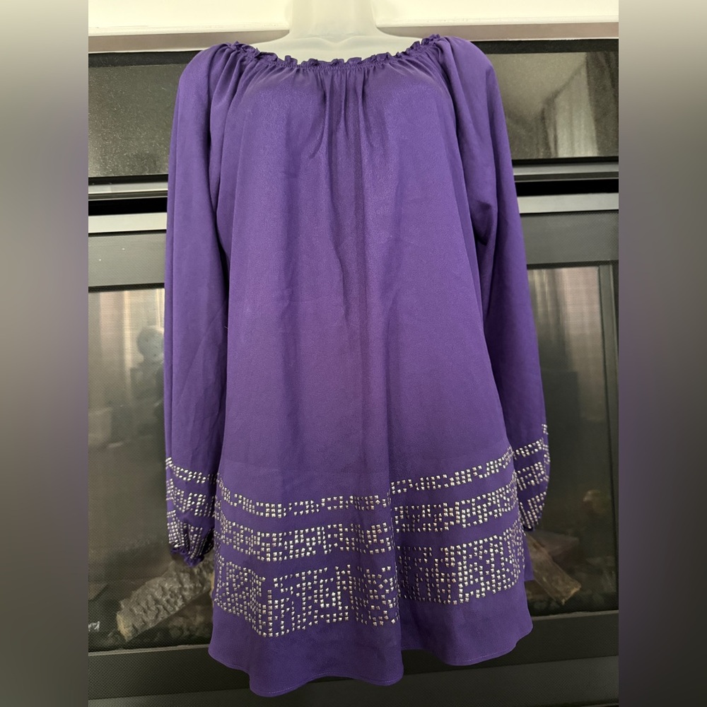 ❤️NWT Rare gorgeous studded Calvin Klein Purple Blouse with Silver accents 💗